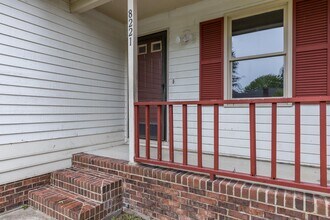 8221 Rocky Ct in Raleigh, NC - Building Photo - Building Photo