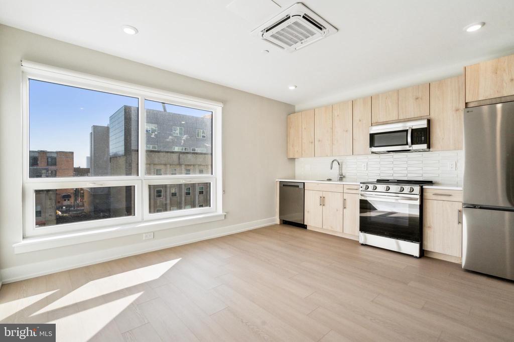 922 N Broad St in Philadelphia, PA - Building Photo