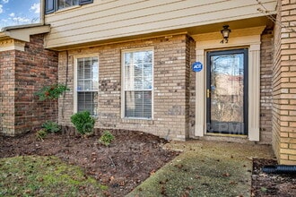 8207 Sawyer Brown Rd in Nashville, TN - Building Photo - Building Photo