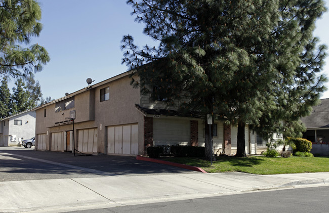 754-758 N Corvette Dr in Ontario, CA - Building Photo - Building Photo