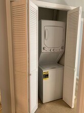 Issaquah Condo, Unit D209 in Issaquah, WA - Foto de edificio - Building Photo