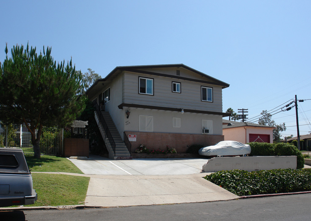 Windsor View Apartments in La Mesa, CA - Building Photo