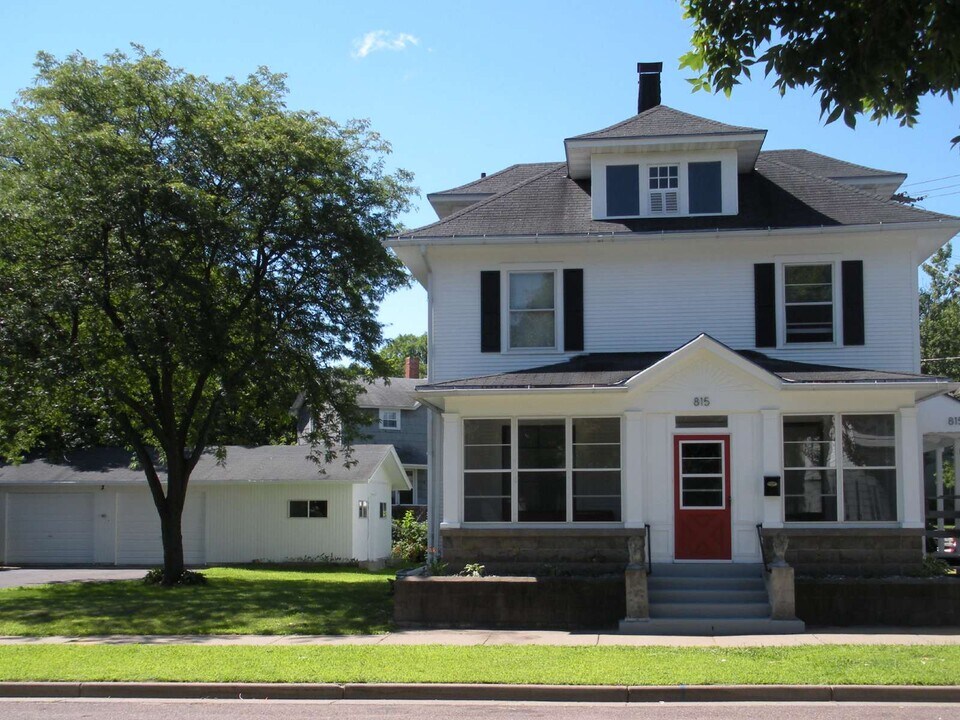 815 Barland St in Eau Claire, WI - Building Photo
