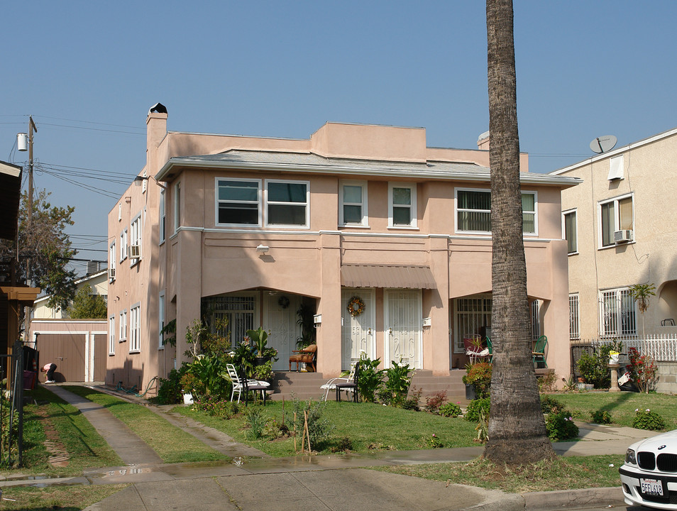 753 N Heliotrope Dr in Los Angeles, CA - Building Photo