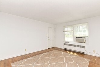 1700 Roslyn Dr in Burlington, NC - Building Photo - Building Photo