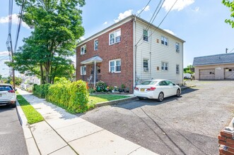 250-254 Amboy Ave in Woodbridge, NJ - Building Photo - Building Photo