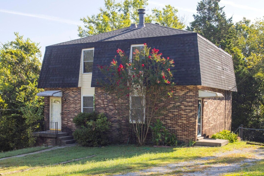 3307 Falls Creek Dr in Nashville, TN - Building Photo