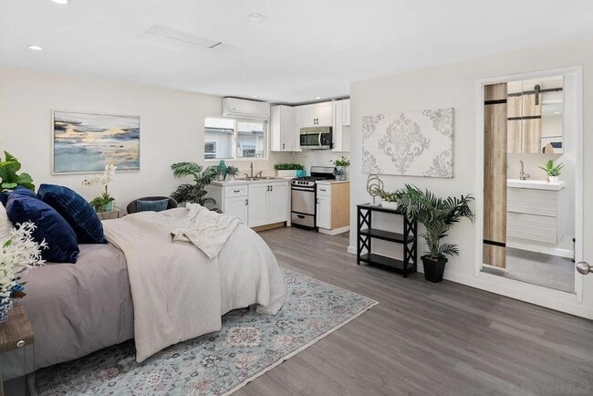 6474 University Ave in San Diego, CA - Building Photo - Building Photo
