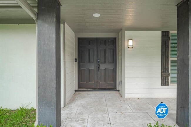 2402 Chimney Rock Rd in Houston, TX - Building Photo - Building Photo