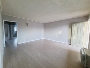 8720 Orion Ave, Unit 21 in Los Angeles, CA - Building Photo - Building Photo