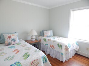 15 Maple St in Westhampton Beach, NY - Building Photo - Building Photo