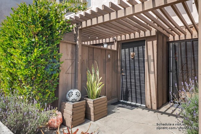4571 Inglewood Blvd in Culver City, CA - Building Photo - Building Photo
