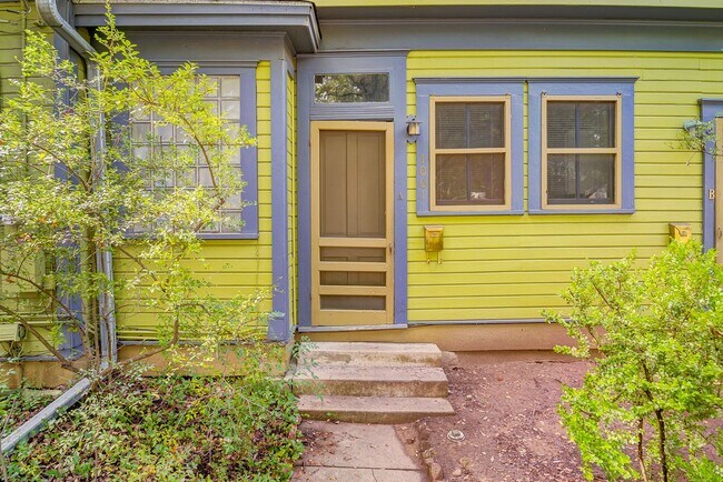 property at 1001 W 22nd St