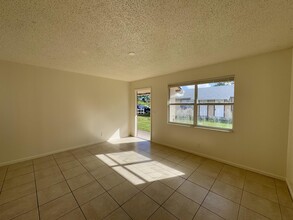 4109 S 42 Way in Lake Worth, FL - Building Photo - Building Photo