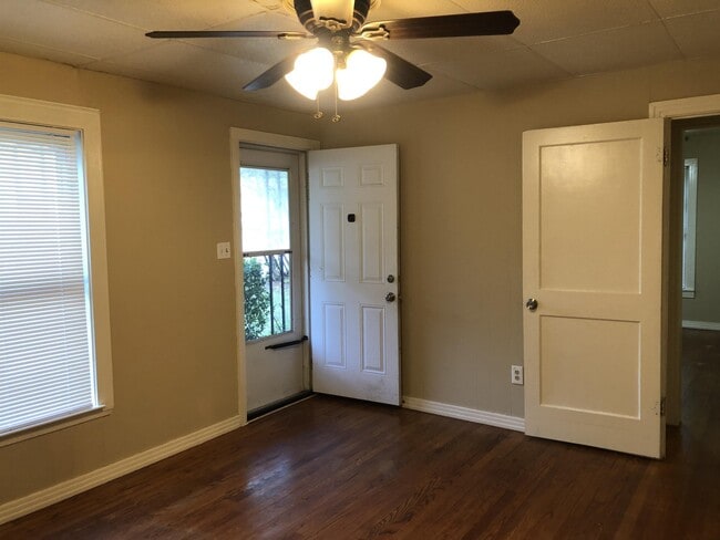 2425 Bolivar St in Denton, TX - Building Photo - Building Photo