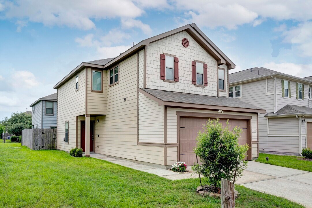 19030 Bee Line Ct in Houston, TX - Building Photo
