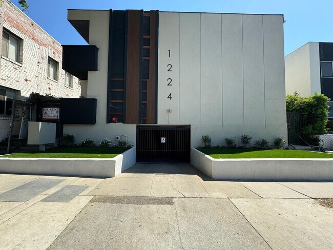 1224 N Formosa in Los Angeles, CA - Building Photo - Building Photo