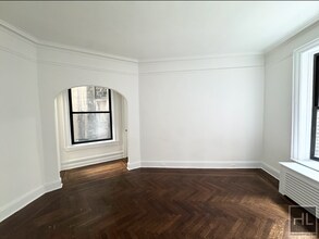 WEST 72 STREET in New York, NY - Building Photo - Building Photo