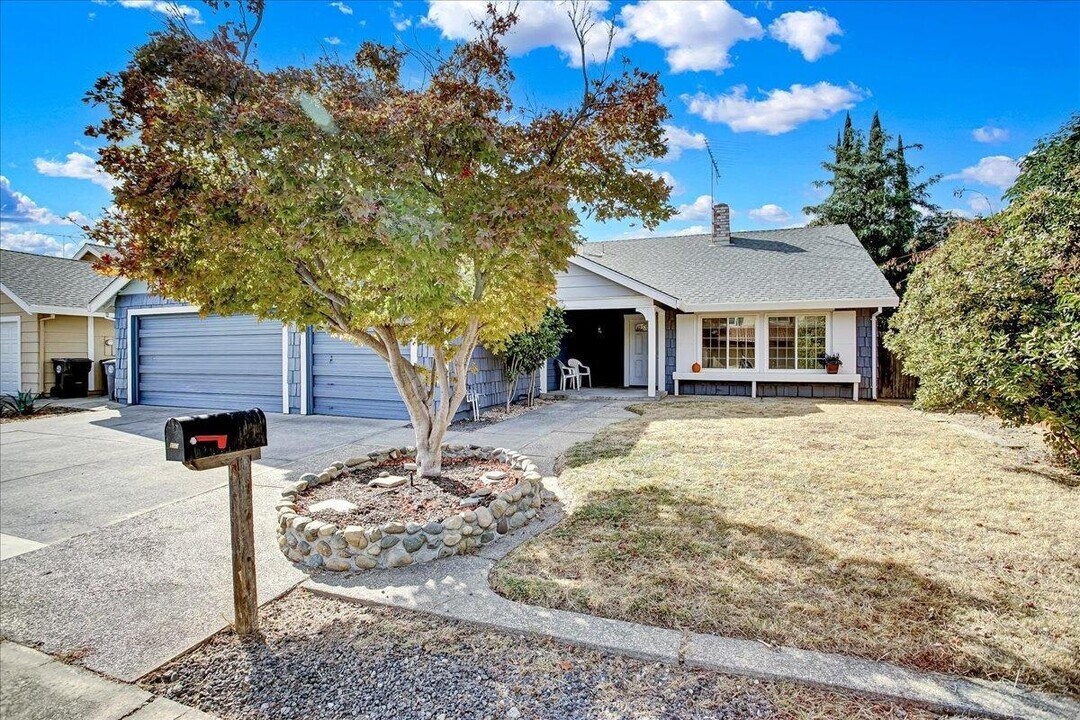 8323 Northvale Way in Citrus Heights, CA - Building Photo