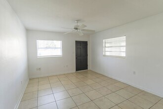 5422 Lake Underhill Rd in Orlando, FL - Building Photo - Building Photo