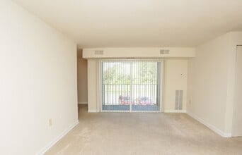 Mallard Court Apartments in Alexandria, VA - Building Photo - Building Photo