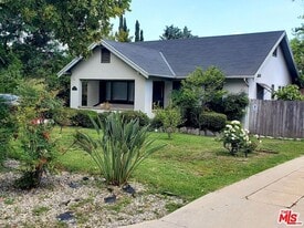 1710 Oakwood St in Pasadena, CA - Building Photo