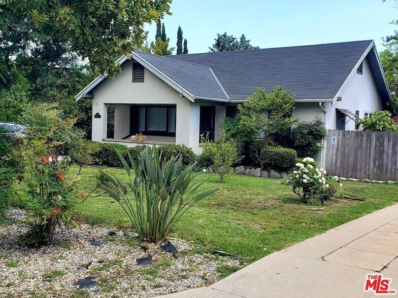 1710 Oakwood St in Pasadena, CA - Building Photo