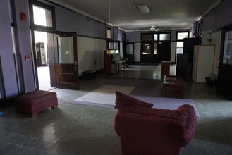 207 Pleasant St in Great Barrington, MA - Foto de edificio - Interior Photo