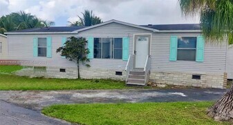 220 NE 12th Ave in Homestead, FL - Building Photo