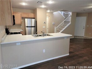 10448 Chandra Ave in Las Vegas, NV - Building Photo - Building Photo