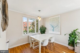 2400 41st St NW in Washington, DC - Building Photo - Building Photo