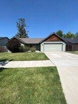 20518 Peak Ave in Bend, OR - Building Photo