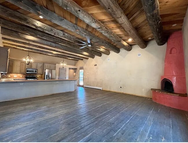 3996 Agua Fria St in Santa Fe, NM - Foto de edificio - Building Photo