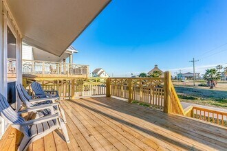 3619 Barracuda in Port Bolivar, TX - Building Photo - Building Photo