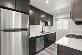 900 W College St in Los Angeles, CA - Building Photo - Building Photo