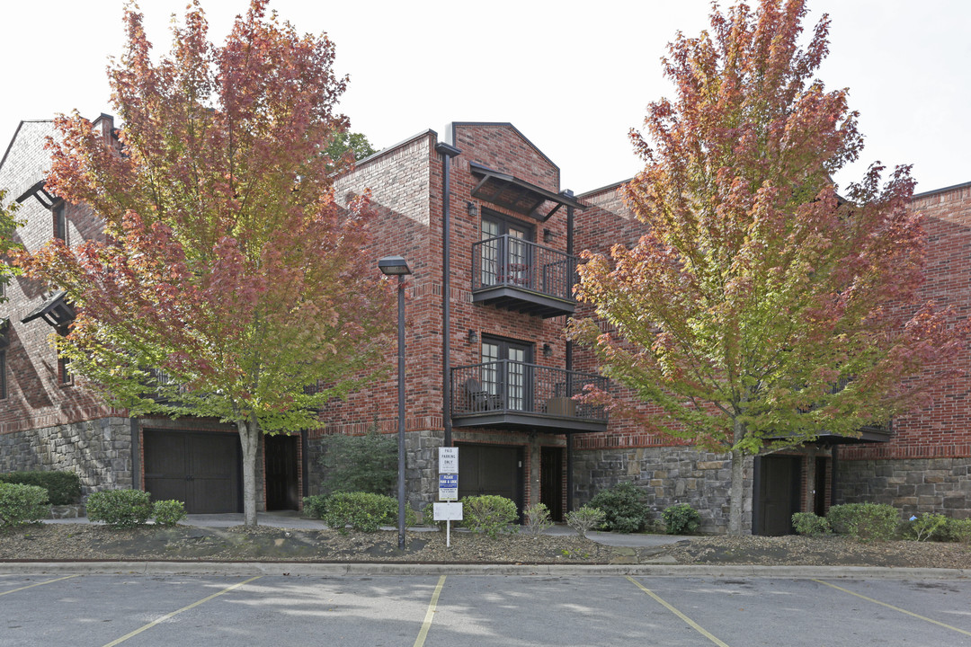 221 N Locust Ave in Fayetteville, AR - Foto de edificio