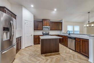 10832 Live Oak Creek Dr in Fort Worth, TX - Foto de edificio - Building Photo