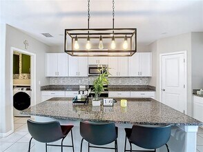 403 Argyll Dr in Spring Hill, FL - Building Photo - Building Photo