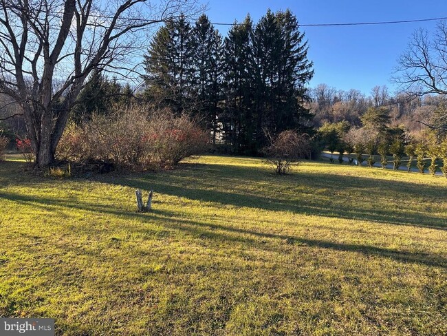 2320 Valley Rd in Berkeley Springs, WV - Building Photo - Building Photo