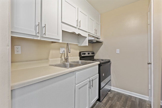Summer Rise in Birmingham, AL - Building Photo - Interior Photo