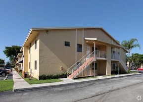 6043 10th Ave N in Greenacres, FL - Building Photo