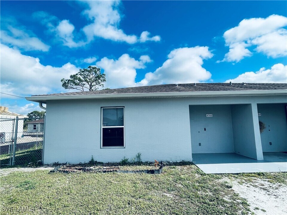 4566 Golfview Blvd in Lehigh Acres, FL - Building Photo