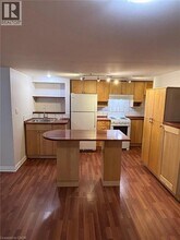 209 Balsam Ave S in Hamilton, ON - Building Photo - Building Photo