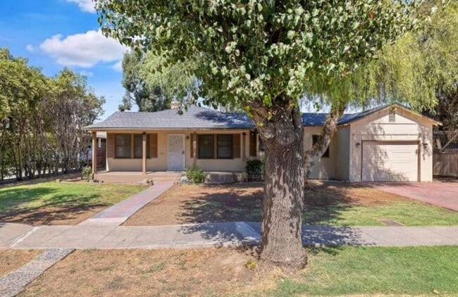 property at 1204 E Sequoia Ave