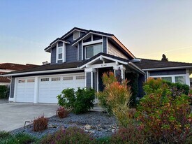 5248 Robinwood Dr in Oceanside, CA - Building Photo