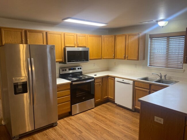 3244 SW Metolius Pl in Redmond, OR - Building Photo - Building Photo