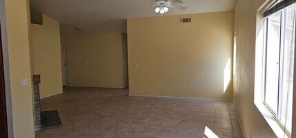 5021 Misty Breaks Dr in Bakersfield, CA - Building Photo - Building Photo