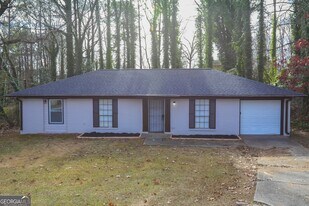 1967 Singer Way in Lithonia, GA - Building Photo