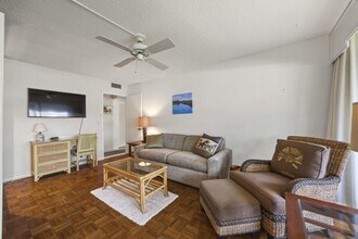 1 SE Turtle Creek Dr in Tequesta, FL - Foto de edificio - Building Photo