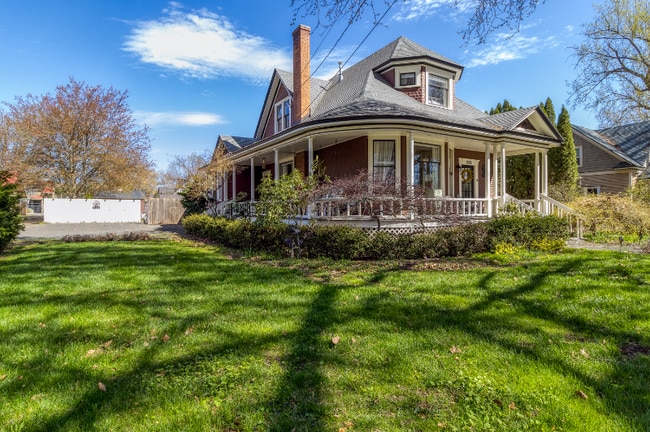 property at 521 S 1st Ave